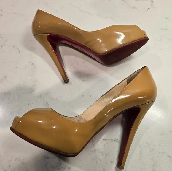 Authentic Christian Louboutin Tan Beige Patent Leather Very Prive Pumps Size 37 - Picture 5 of 11